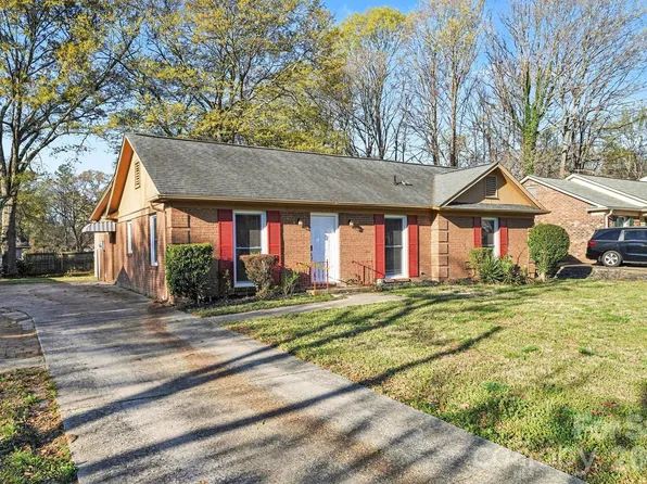 5212 Barrington Dr, Charlotte, NC 28215