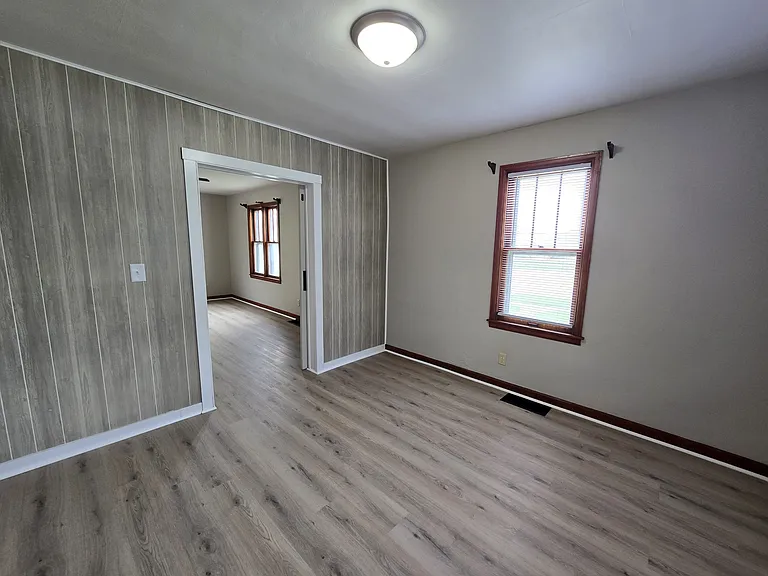 1812 Logan Ave — Photo 5