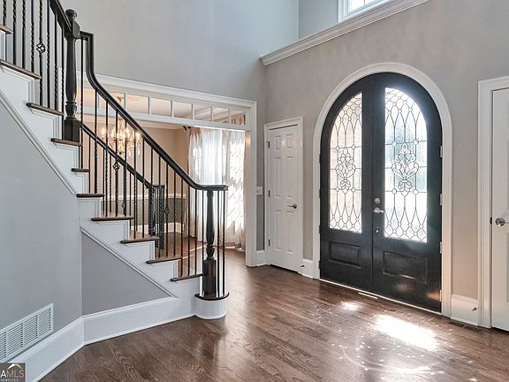 5th image of 1421 Castlebrooke Way
