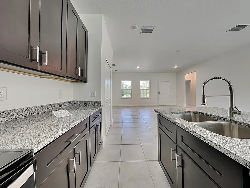 4 bed, 2.0 bath, 1580 sqft, $1,799 — Photo 3
