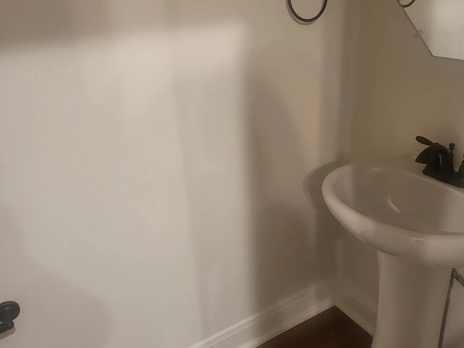 3 bed, 2.5 bath, 1357 sqft, $1,800 — Photo 3