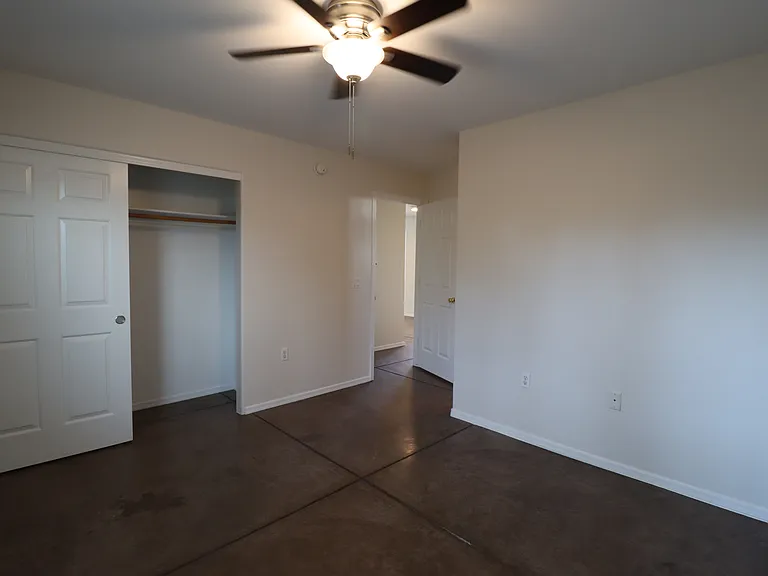 1020 E Silver St — Photo 43