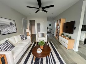 00-1007 E Ocean Blvd