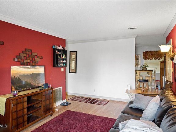 4th image of 119 Arcadia Ln APT B