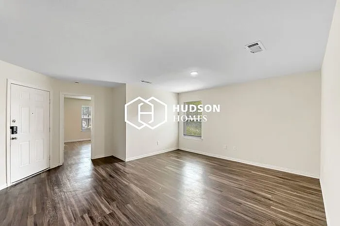 3 bed, 2.0 bath, 980 sqft, $1,299 — Photo 3