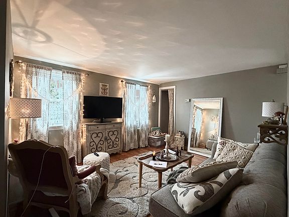 2nd image of 39 S Union Ave Floor 2