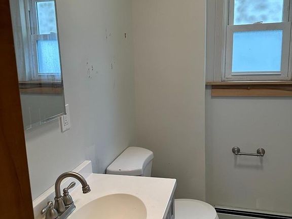 4th image of 252 N 7th St