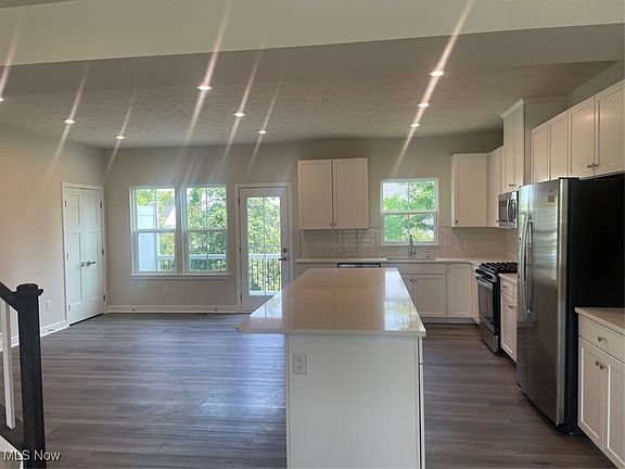 2nd image of 1373 Chateau Pl