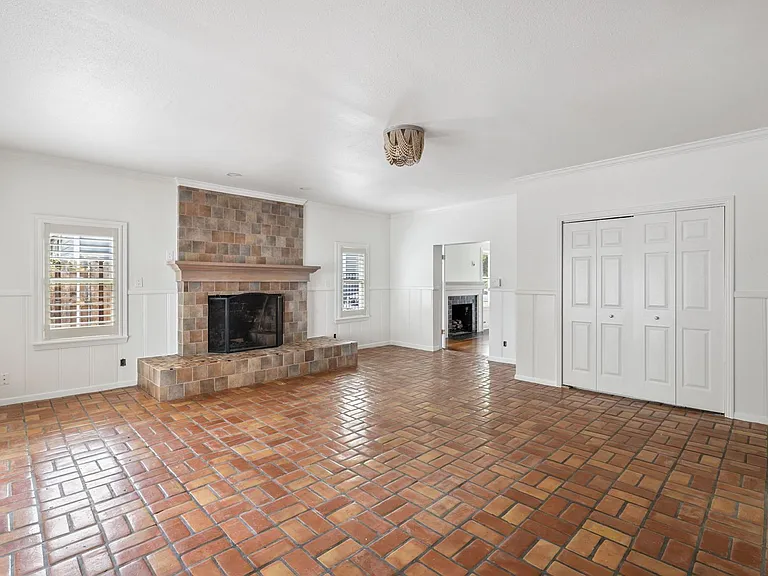 211 College Blvd — Photo 31