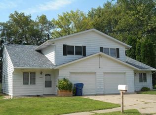 6022 Scott St, Davenport, IA 52806