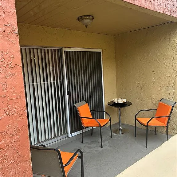 636 Kenwick Cir #105 — Photo 17