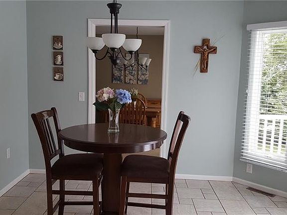 4th image of 326 Debora Dr