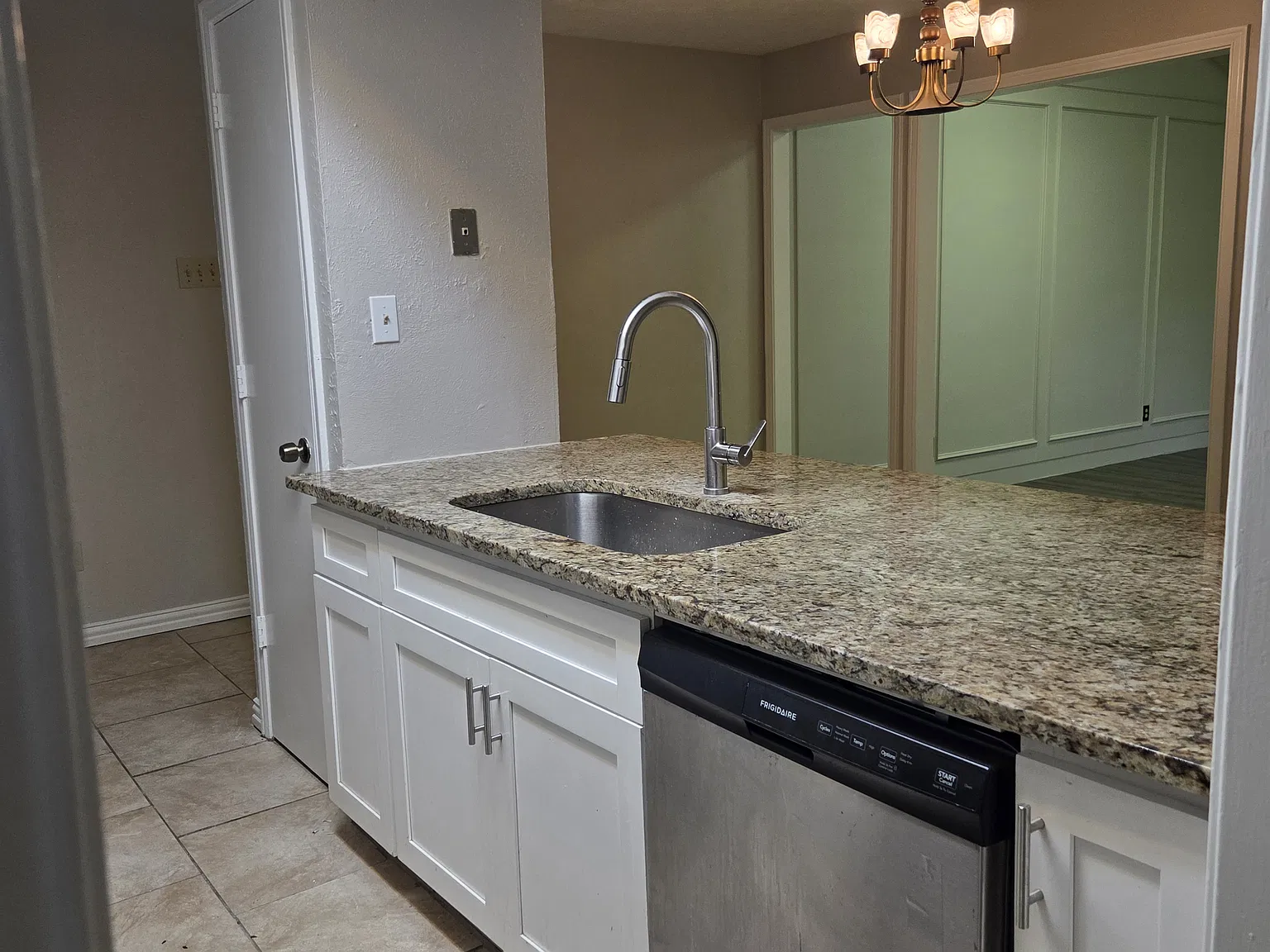 3 bed, 1650 sqft, $2,190 — Photo 3