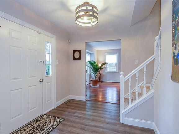 3rd image of 801 E Lexington Ct