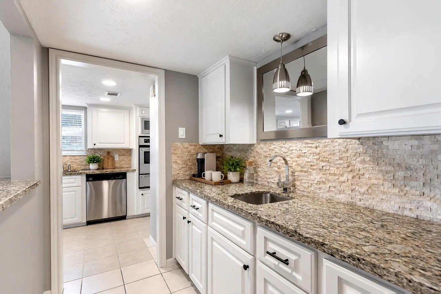 3 bed, 2.0 bath, 1808 sqft, $2,100 — Photo 4
