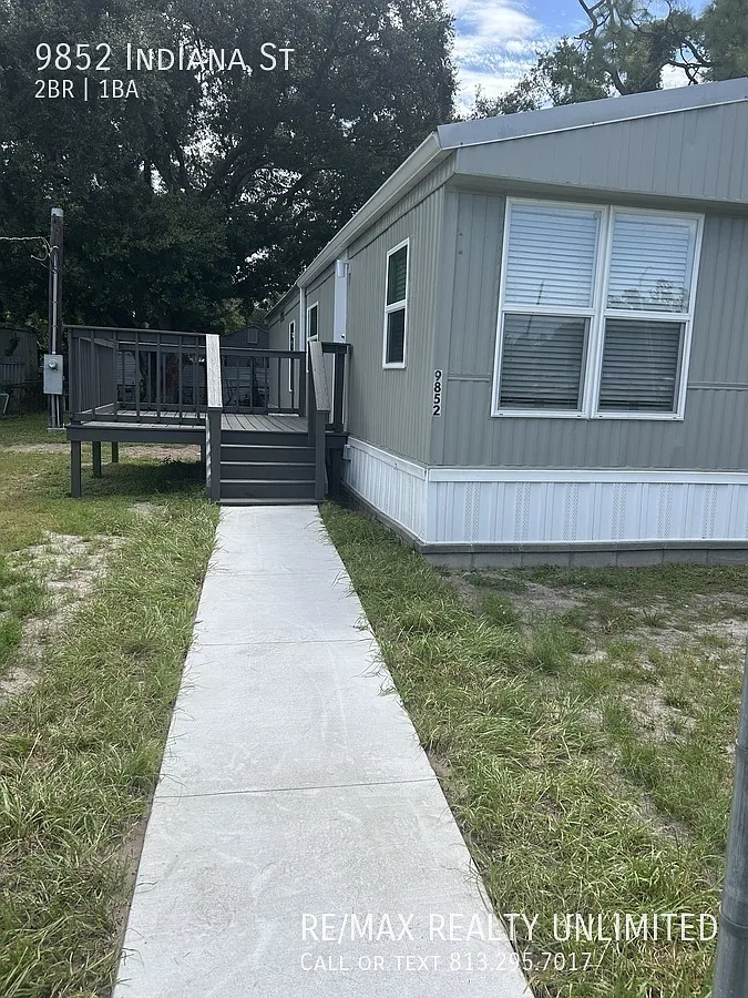 9852 Indiana St Gibsonton, FL 33534 — Photo 2