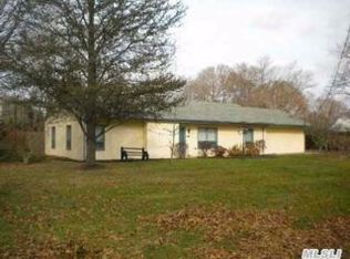 3 West Ln, East Moriches, NY 11940