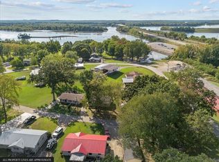 106 Perch Dr, New Johnsonville, TN 37134
