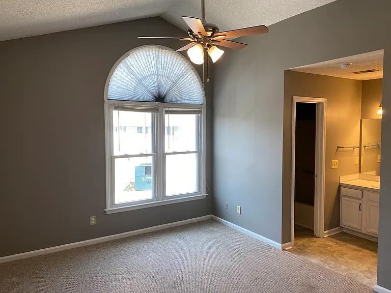 105 W Victoria Ct #D — Photo 5