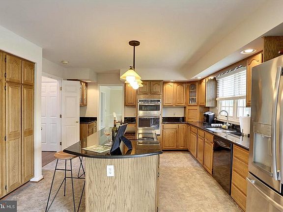 4th image of 8115 Clifford Ct