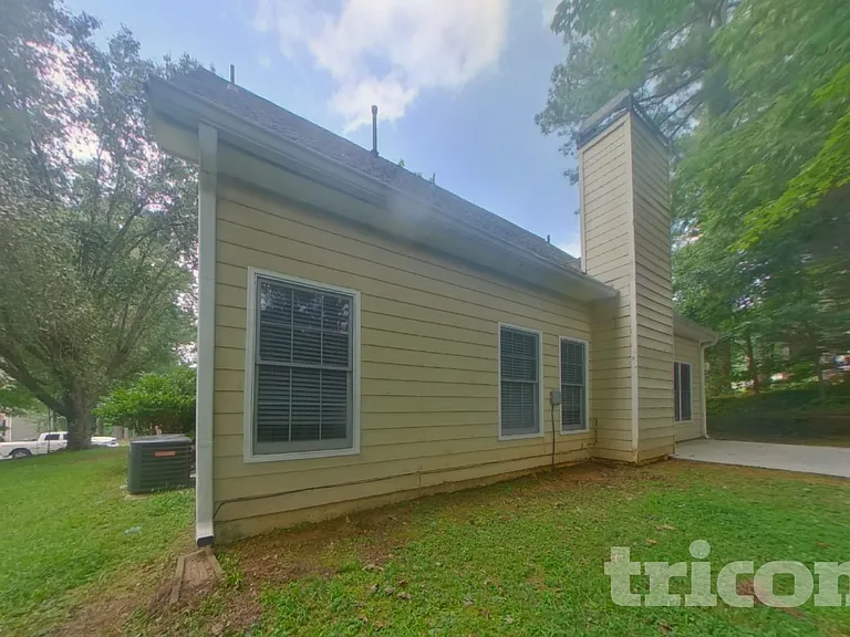 2200 Sugarbirch Dr — Photo 17