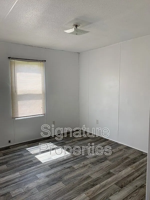 3 bed, 2.0 bath, $800 — Photo 1