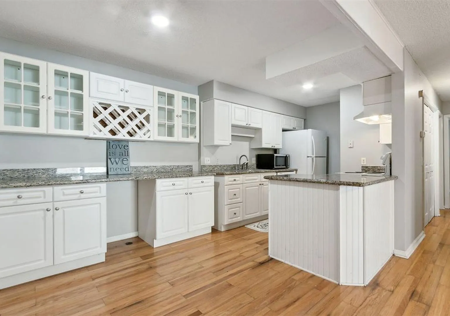 Charming 2BR Condo Walk to the Beach! First Floor Unit with Upgrades & Amenities — Photo 2