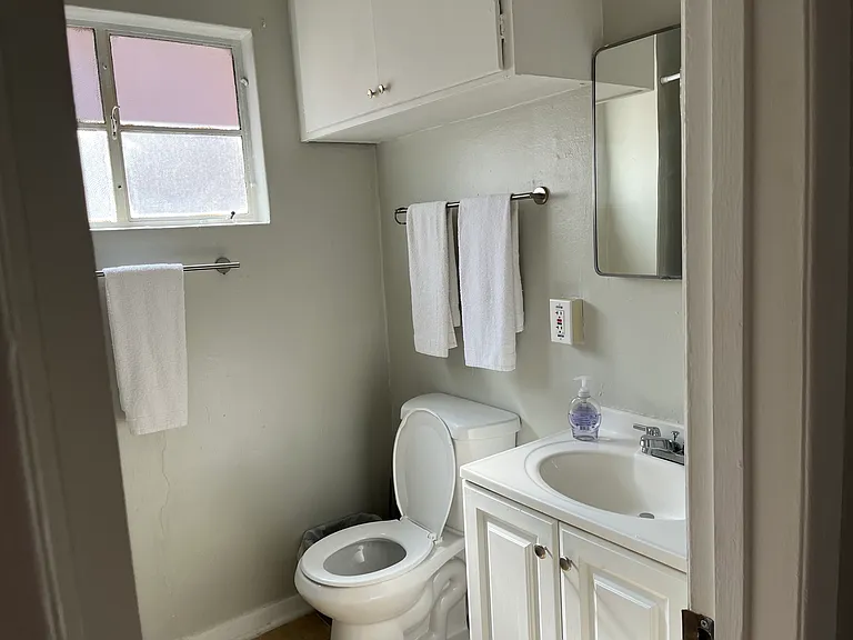 large and Updated 776 SF 1 Bedroom just 4 Blocks From UNM — Photo 13