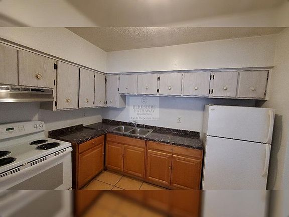 3rd image of 8923 N 40th St APT 9