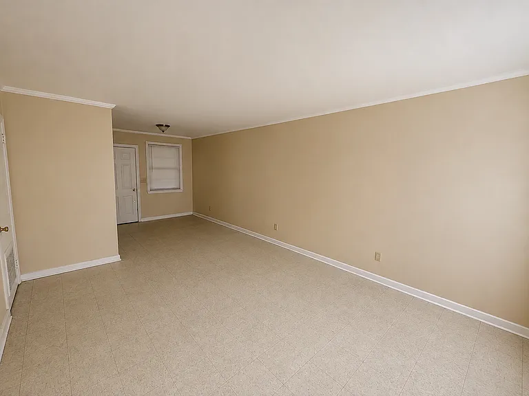 723B Lawton Dr #B — Photo 2