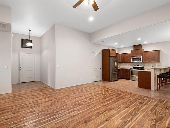 4th image of 2301 Famville Ct