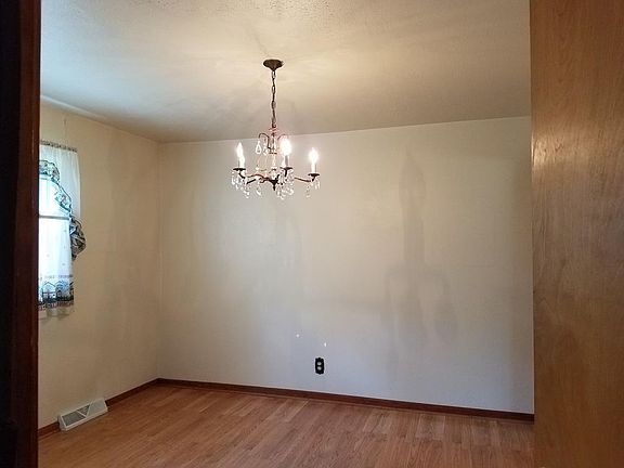 3rd image of 708 Mica St