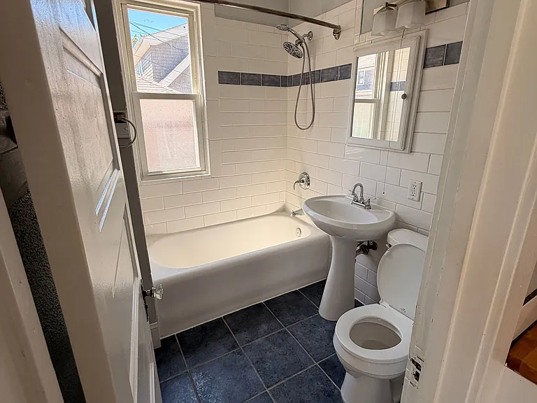 2 bed, 900 sqft, $1,495 — Photo 9