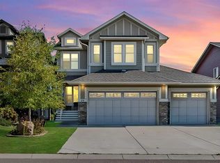 29 W Ranchers Cres, Okotoks, AB T1S 0L2