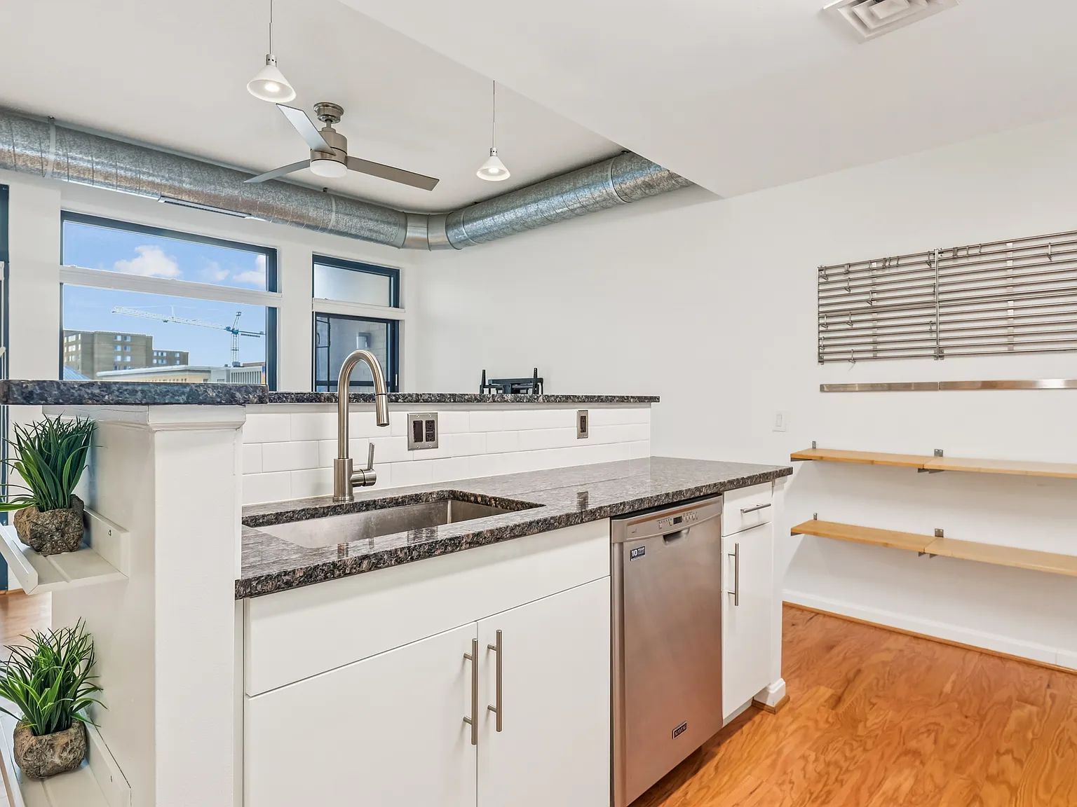 Modern Condo with Open Layout in Vibrant Columbia Heights — Photo 3