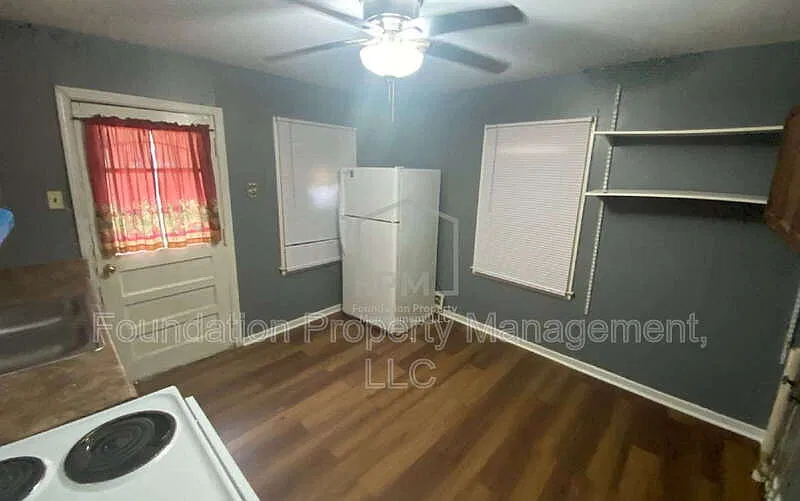 2 bed, 1.0 bath, 744 sqft, $700 — Photo 4