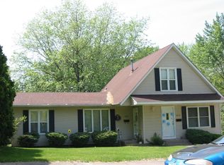 2354 Hillandale Rd, Davenport, IA 52804