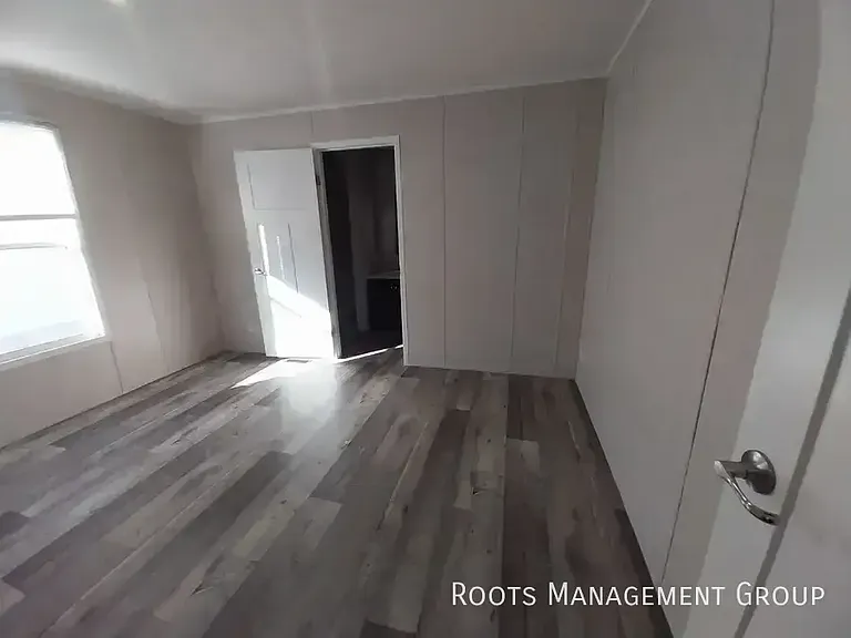 1402 Winona St #1402WN — Photo 7