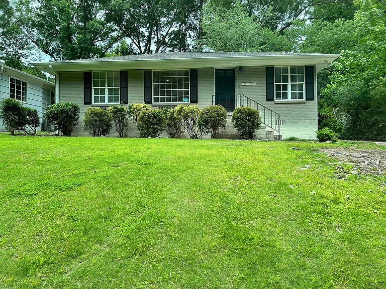 1748 Windsor Blvd — Photo 1