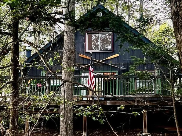 1031 Canary Ln, Lake Ariel, PA 18436