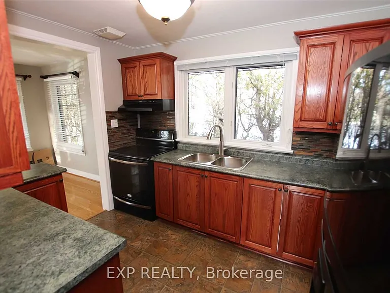 805 Glengrove St — Photo 7