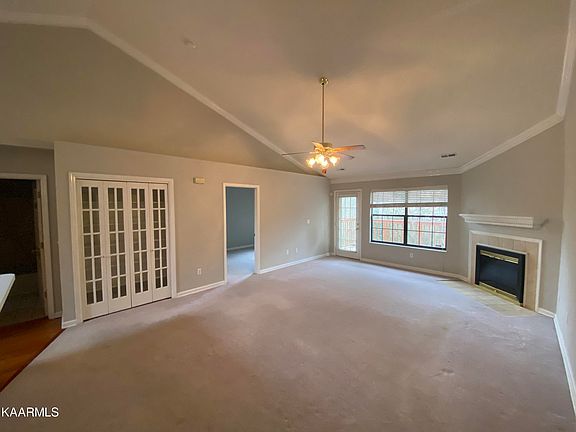 4th image of 560 Farragut Commons Dr