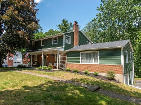 10 Village View Blf, Ballston Lake, NY 12019