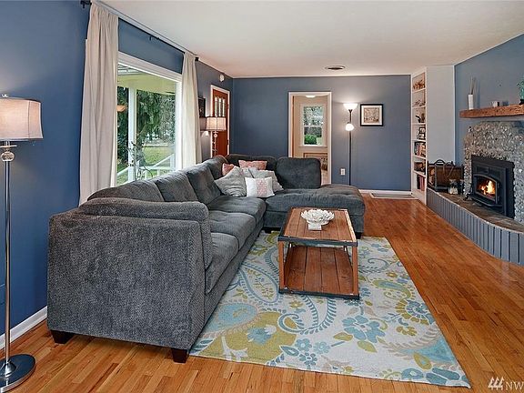 3rd image of 1303 NE Sunset Way