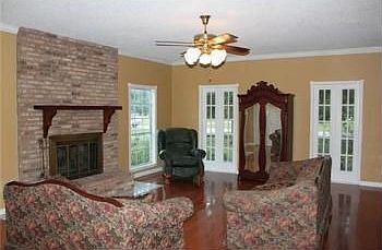 4th image of 230 Plymouth Dr