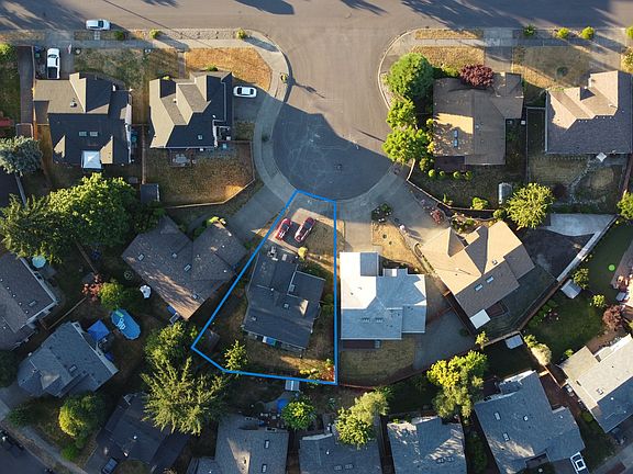 3rd image of 8701 NE Sebastian Dr