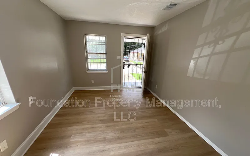 2 bed, 1.0 bath, 1092 sqft, $1,200 — Photo 4