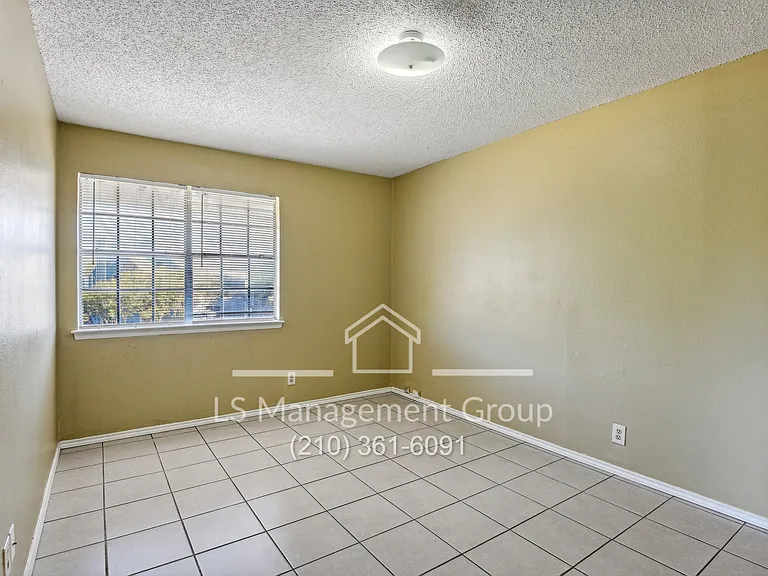 6702 Windsor Holw — Photo 8