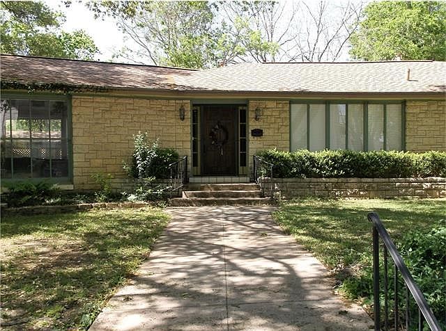 1st image of 229 E Davilla Ave