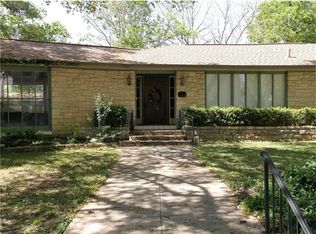 229 E Davilla Ave, Rockdale, TX 76567